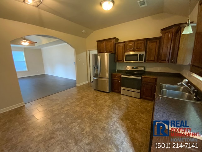 Building Photo - 7503 Royal Oaks Dr