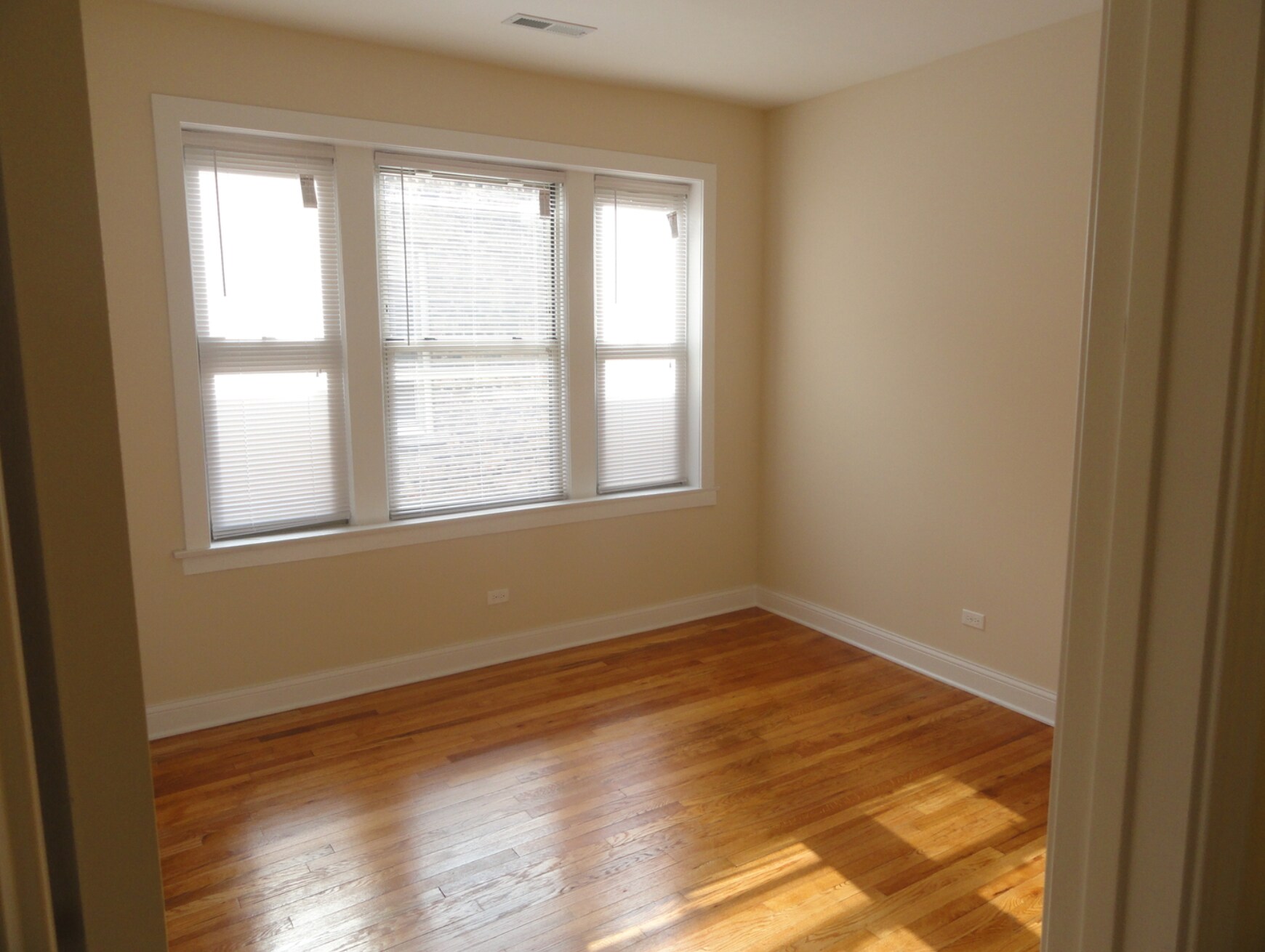Building Photo - 4846 N Drake Ave