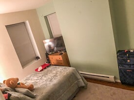 Building Photo - 1089 River Rd