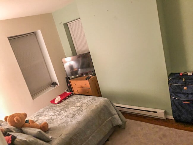 Building Photo - 1089 River Rd