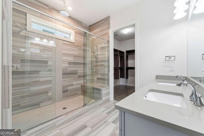 Building Photo - 2025 Abbey Rd