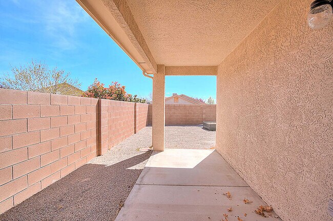 Building Photo - Ventana Ranch Gem! 3 Bedroom 2 Bath. Gate Community! Single Story with Large Backyard.