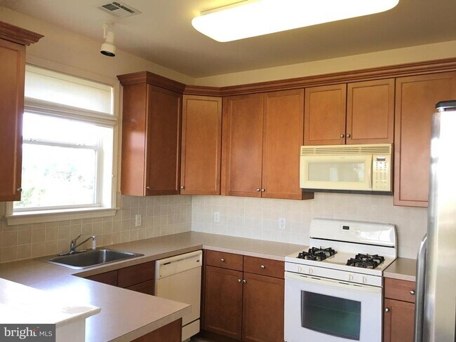 Building Photo - 141 Masterson Ct