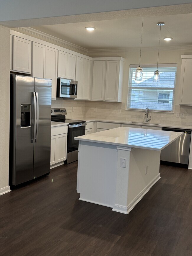 Building Photo - 619 Killam Dr