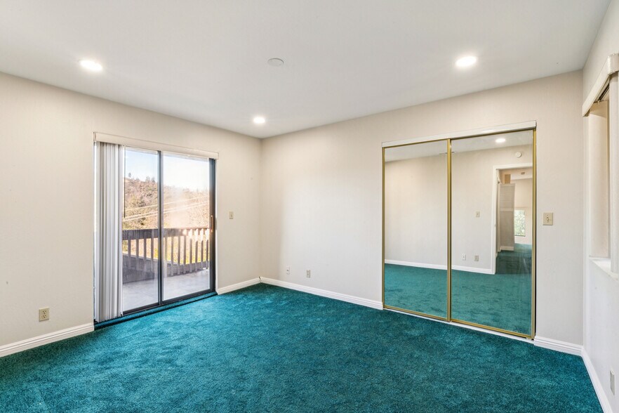 Building Photo - 965 Sandalwood Dr