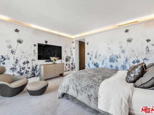 Building Photo - 1100 Alta Loma Rd