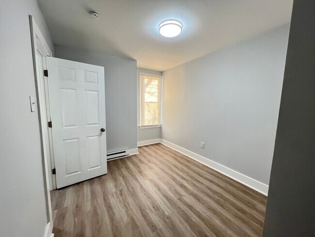 Building Photo - Renovated 3bd/1bth House with Rear yard!! SECTION 8 ONLY!!