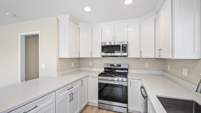 Building Photo - For Rent: Beautifully Updated 3-Bedroom Ho...