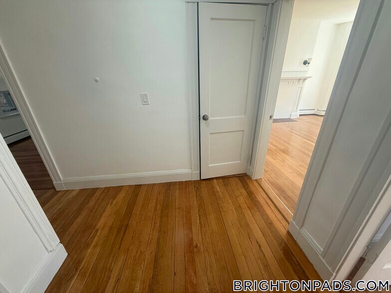 Building Photo - 47 Strathmore Rd