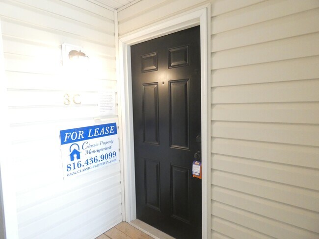 Building Photo - 5500 NE 80th Terrace