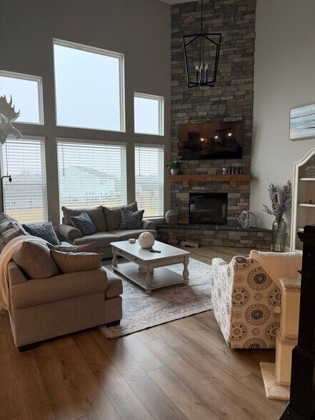 Building Photo - 211 Education Wy