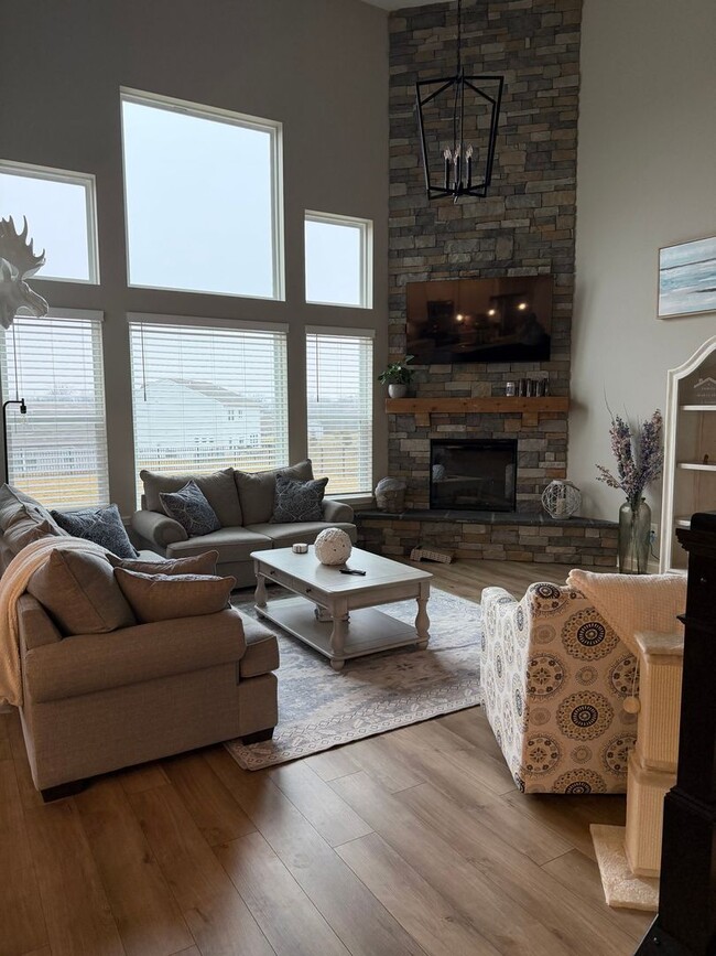 Building Photo - Spacious 4BR House in Shelbyville