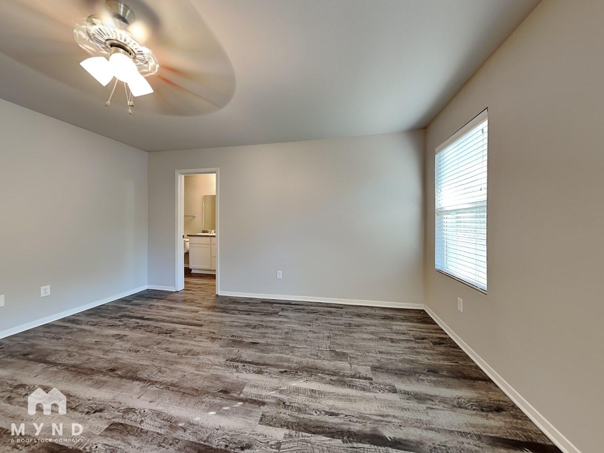 Building Photo - 9207 Pleasant Valley Dr