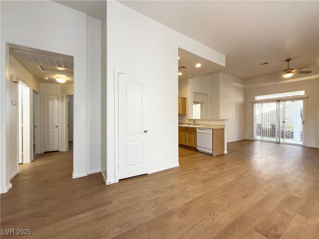 Building Photo - 10789 Muscari Way
