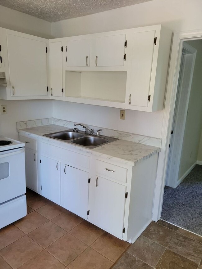 Building Photo - 11th Bay Colonies