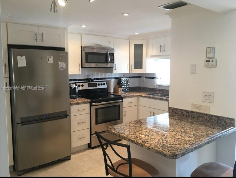 Primary Photo - 5460 W 21st Ct