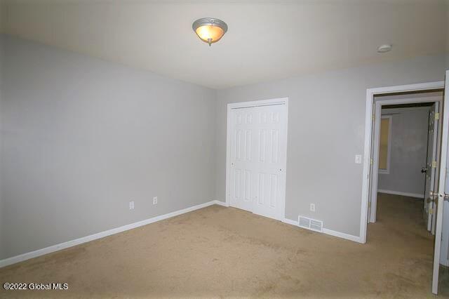 Building Photo - 4 Round Table Rd