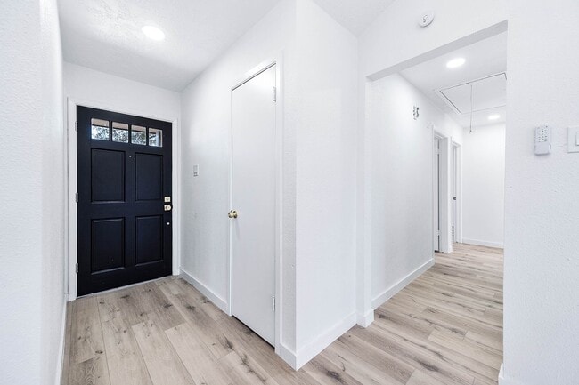 Building Photo - 2118 Pepperglen Ct