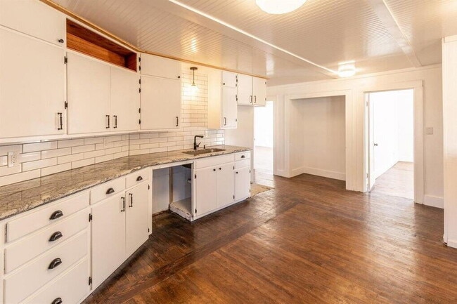 Building Photo - 2215 18th St