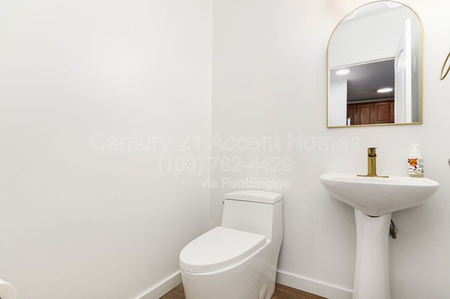 Building Photo - 22824 Ferncrest Terrace