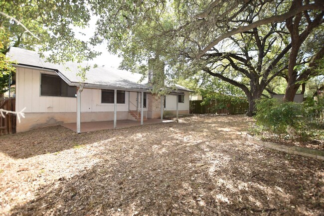 Building Photo - Quaint South Austin Neighborhood - 3/2/2 o...