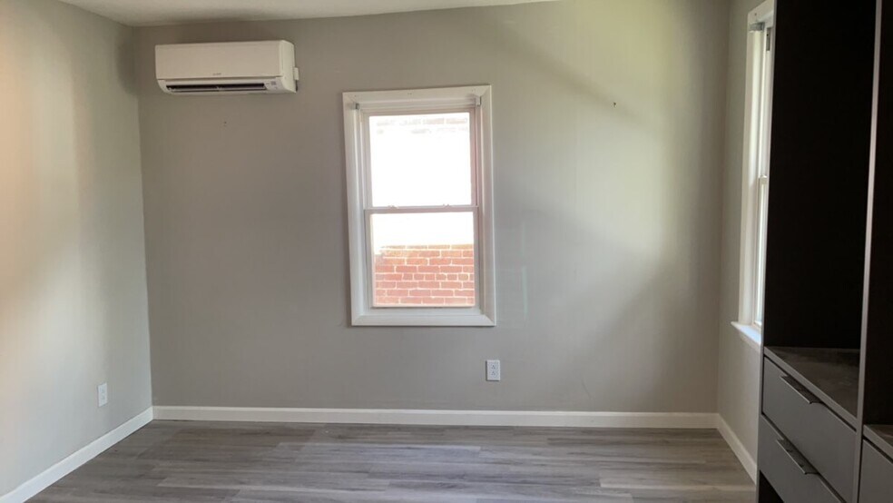 Building Photo - 143 W Balview Ave