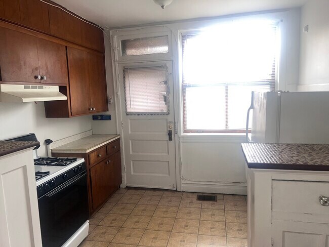 Building Photo - 5907 W Arthington St