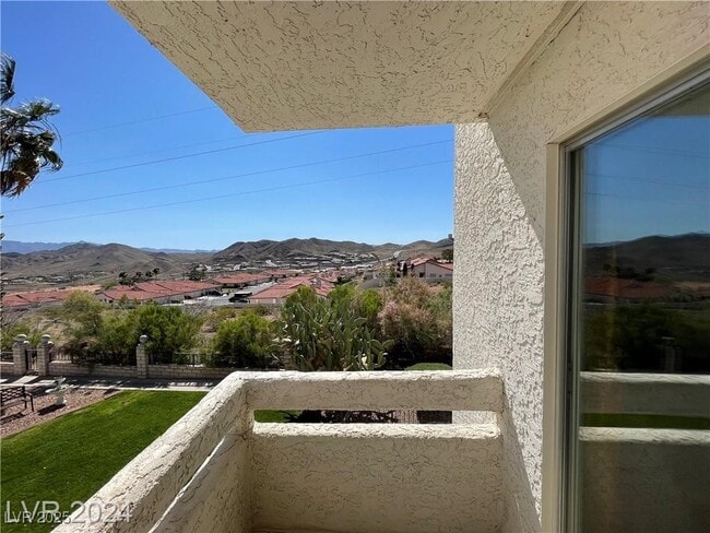 Building Photo - 687 Marina Dr