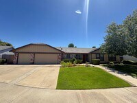 Building Photo - Spacious 4 Bedroom Home in Quiet Galt Neighborhood