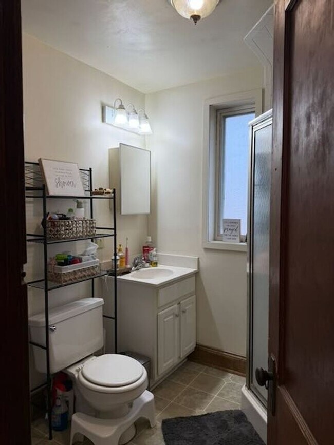 Building Photo - 4 Bedroom Townhome Across Street from JMU