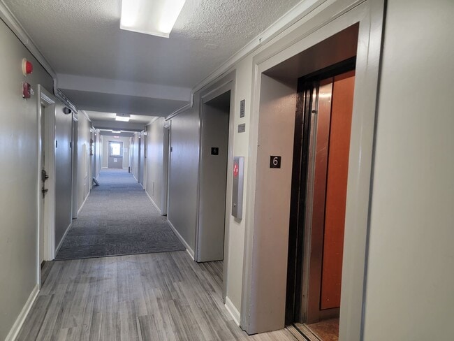 Building Photo - Knoxville 37916 - Studio condo - Within walking distance to University of Tennessee and Ft Sander...