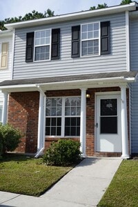 Building Photo - Two Bedroom Two and a Half Bathroom Townhouse located in Marsh Oaks Subdivision