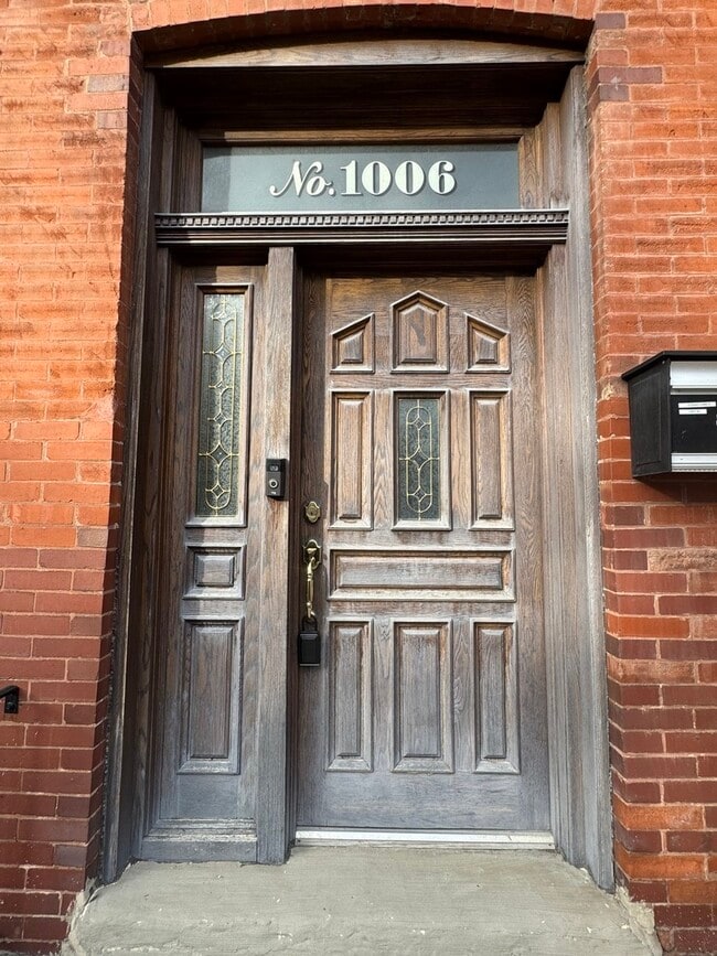 Building Photo - 1006 S Oakley Blvd