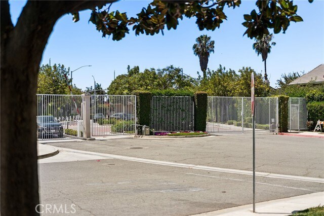 Building Photo - 3860 Amberly Dr