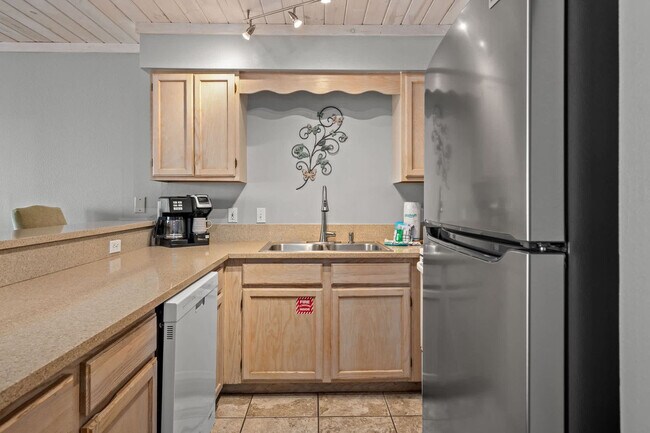 Building Photo - 3290 Scenic Hwy 98