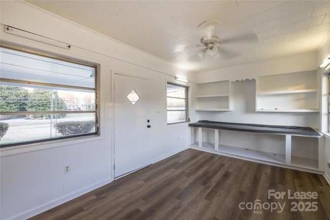 Building Photo - 44261 US-52