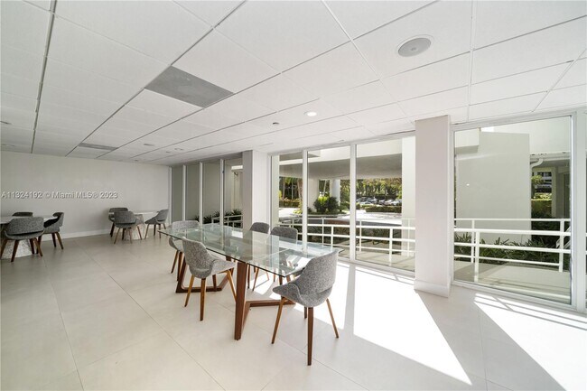 Building Photo - 155 Ocean Ln Dr