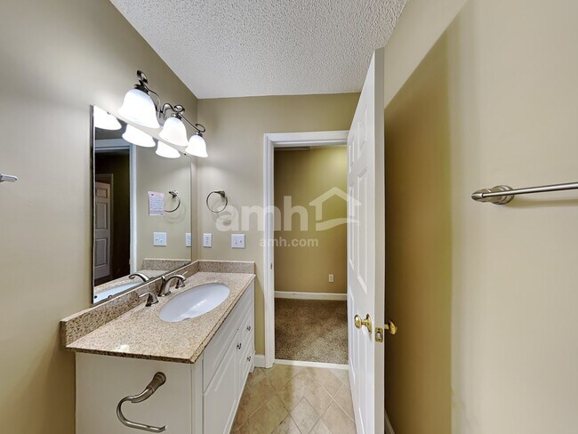 Building Photo - 1105 Stonewater Dr