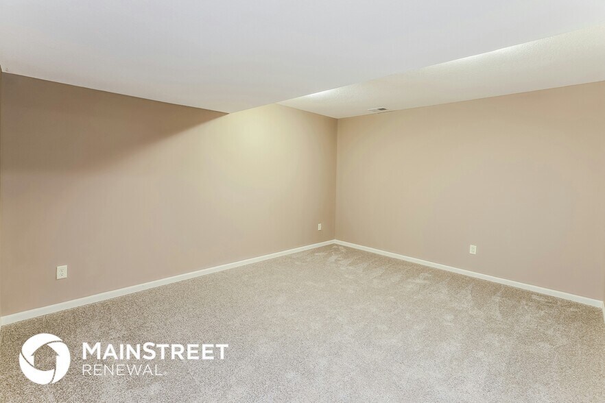 Building Photo - 203 NE Hannah Ct