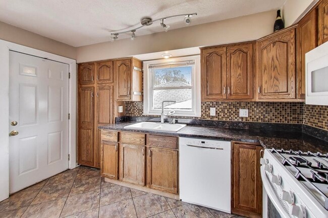 Building Photo - 2537 S Scott St