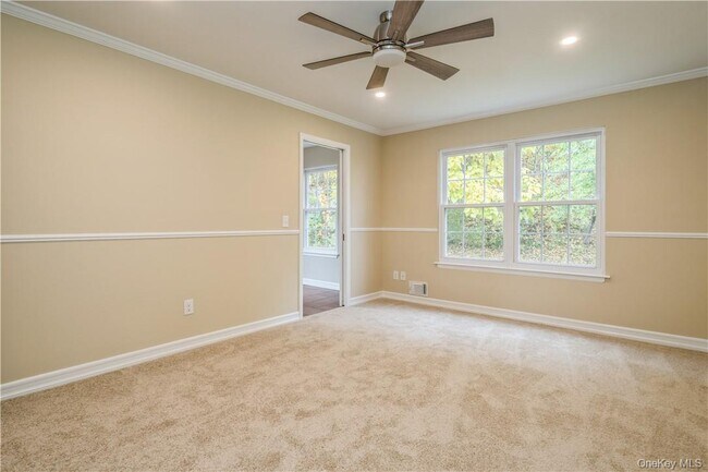 Building Photo - 27 The Knolls