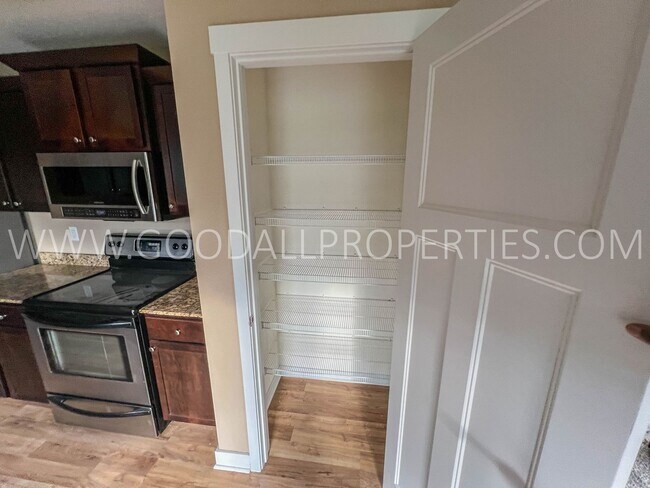 Building Photo - Beautiful 4 Bedroom, 2.5 Bathroom Home in Ankeny