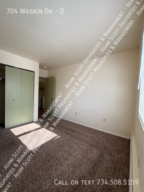 Building Photo - 704 Waskin Dr