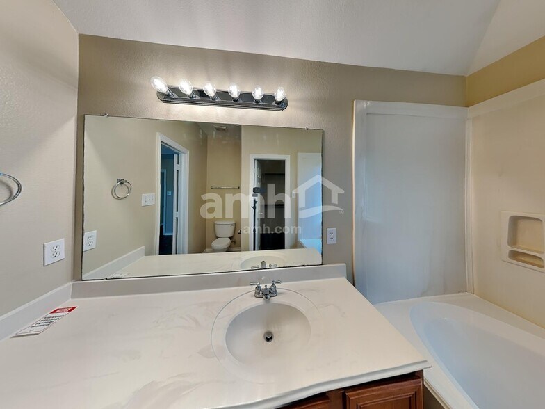 Building Photo - 4807 Chase Court Dr