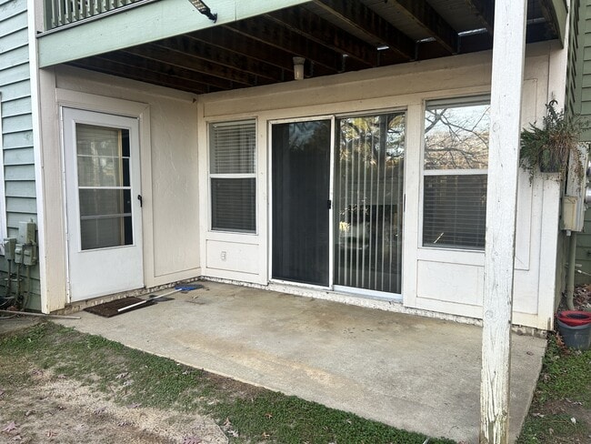 Building Photo - 1004 Brookhollow Dr