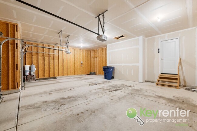 Building Photo - Newly Built 3 Bedroom Beauty: Lawn care and trash included!