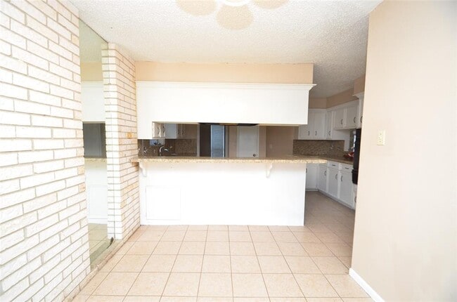 Building Photo - 439 Breeze Park Dr