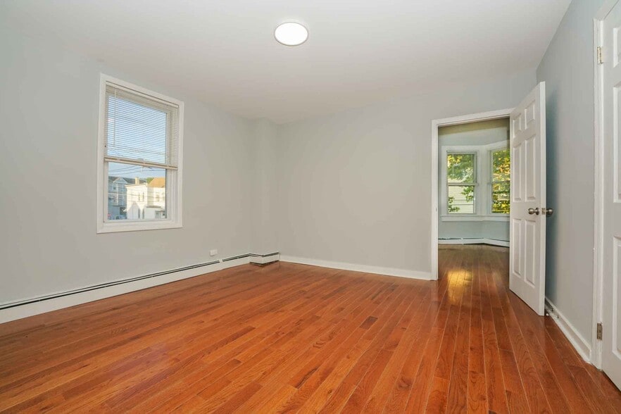 Dining/livingroom - 81 Devon St