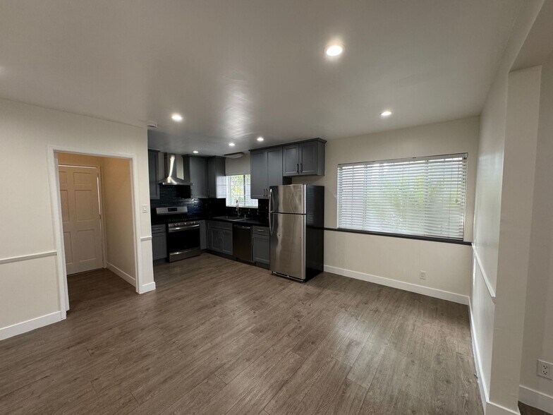 Building Photo - 4359 W 136th St