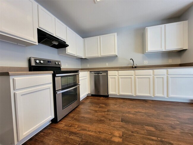 Building Photo - 809 Dogwood Trail